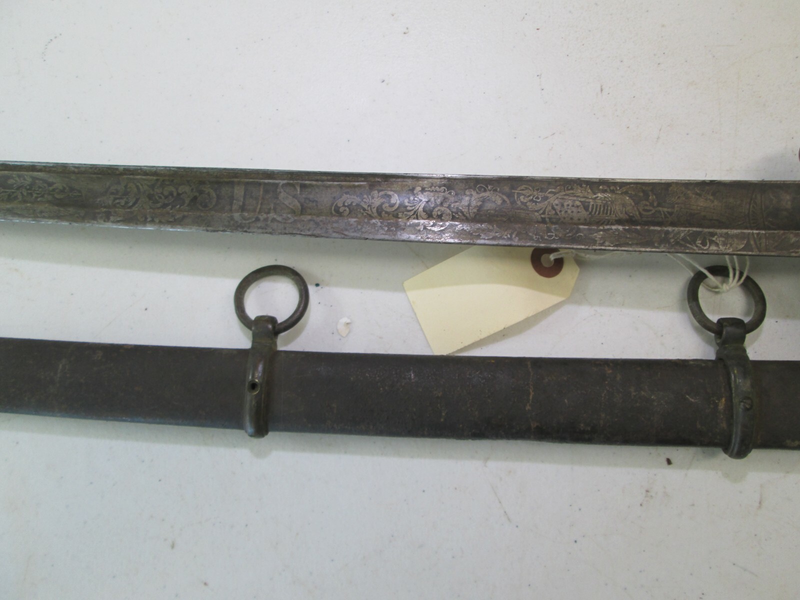 US CIVIL WAR FOOT OFFICERS SWORD W SCABBARD MARKED ETCHED US E PURUBUS UNUM #W27