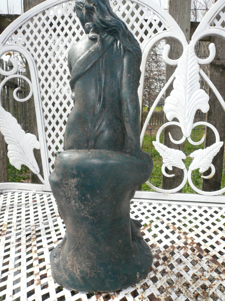 EXQUISITE MAIDEN ROCK SEASHELL VINTAGE CEMENT/CONCRETE GARDEN ORNAMENT 16" TALL