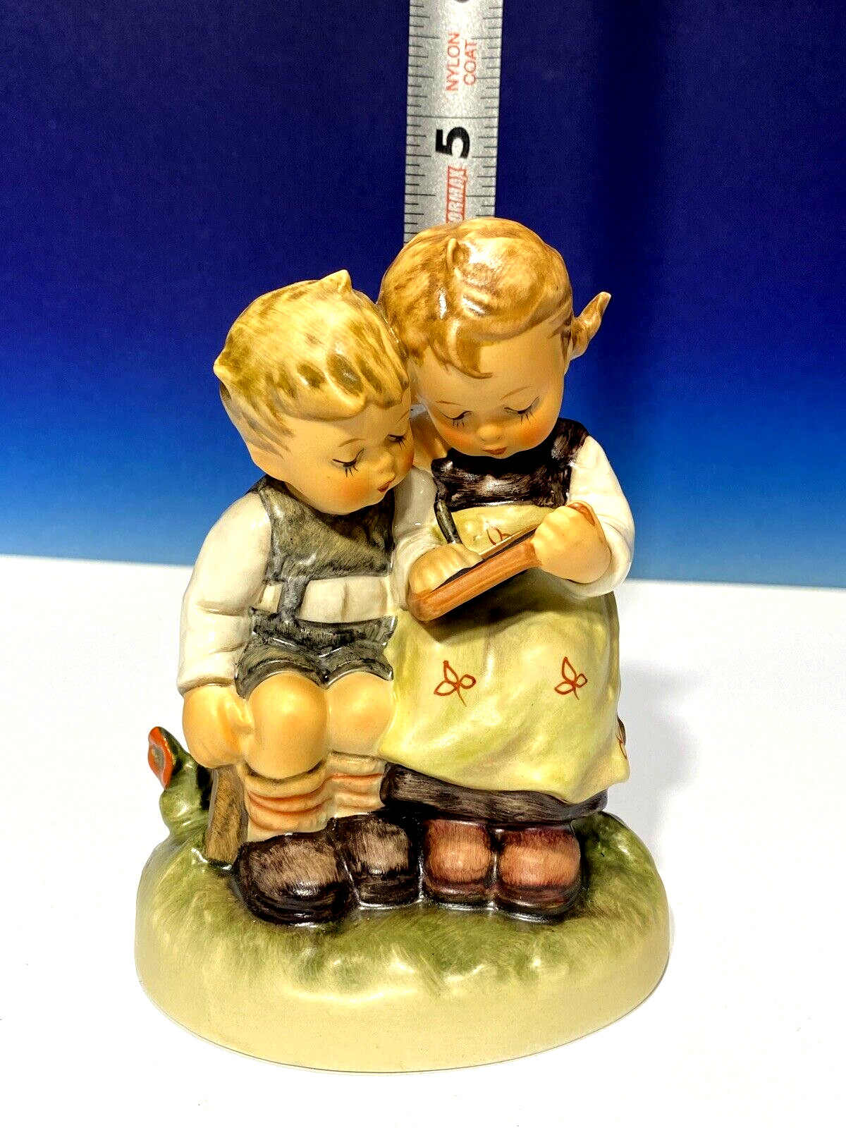 Hummel Goebel Figurines SMART LITTLE SISTER #346/6