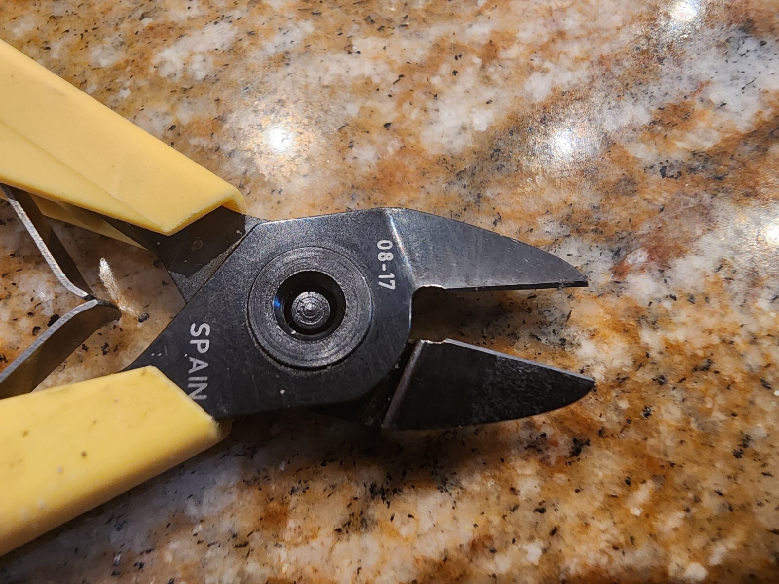 Lindstrom Steel Side Cutting Wire Cutters - Yellow Micro bevel 8150