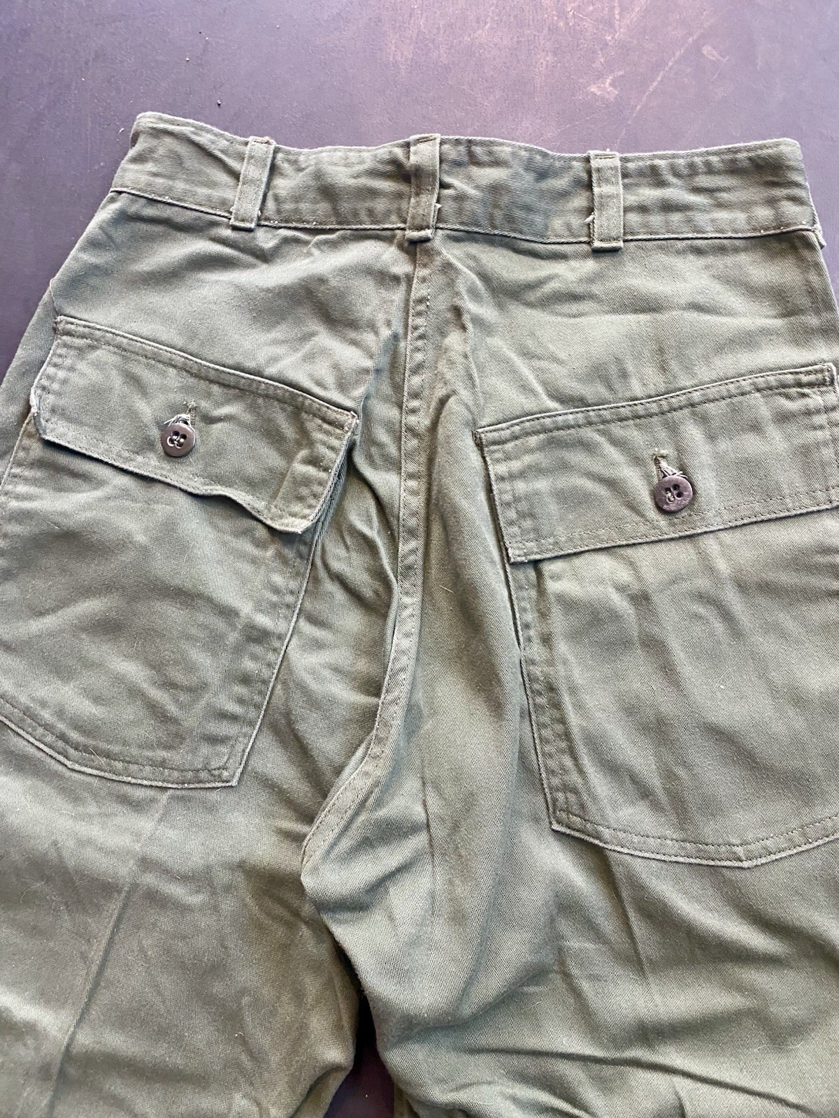 VTG 70s OG 107 pants - 28x31 - Vietnam era - Zipper - Olive Green