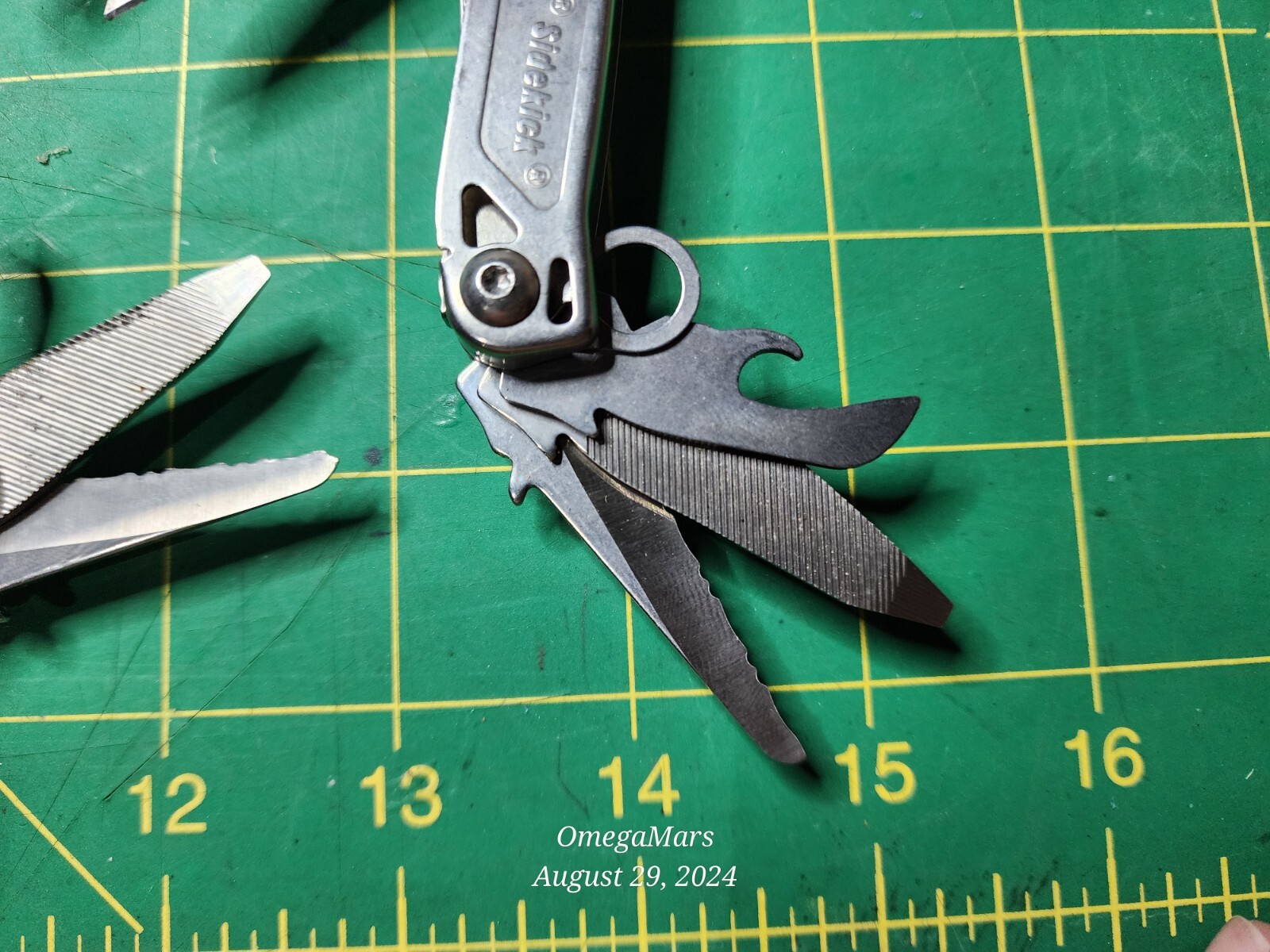 Leatherman Sidekick one at random