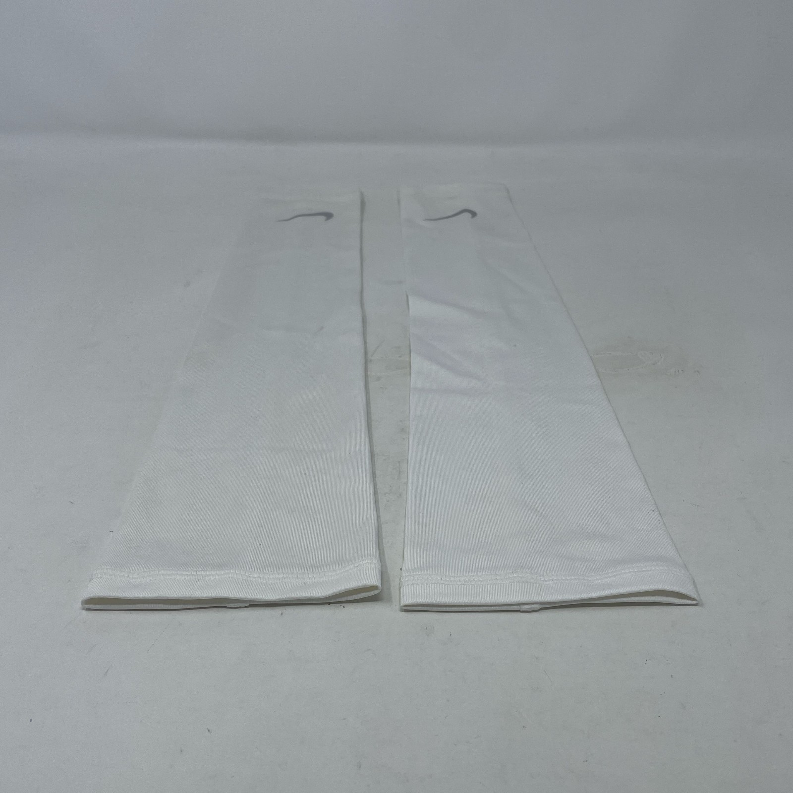 Nike Lightweight Running Arm Sleeves S/M White/Silver Pair