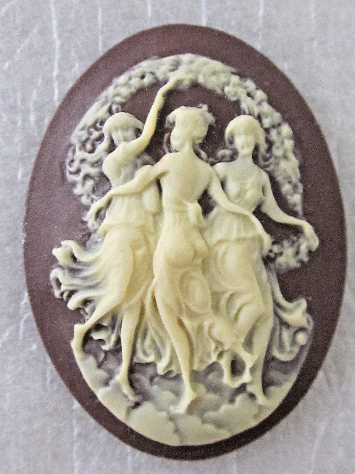 * SALE* VTG CAMEOS 40x30mm HUGE 17piece LOT JEWELRY RESIN FINDINGS REPAIR CRAFTS