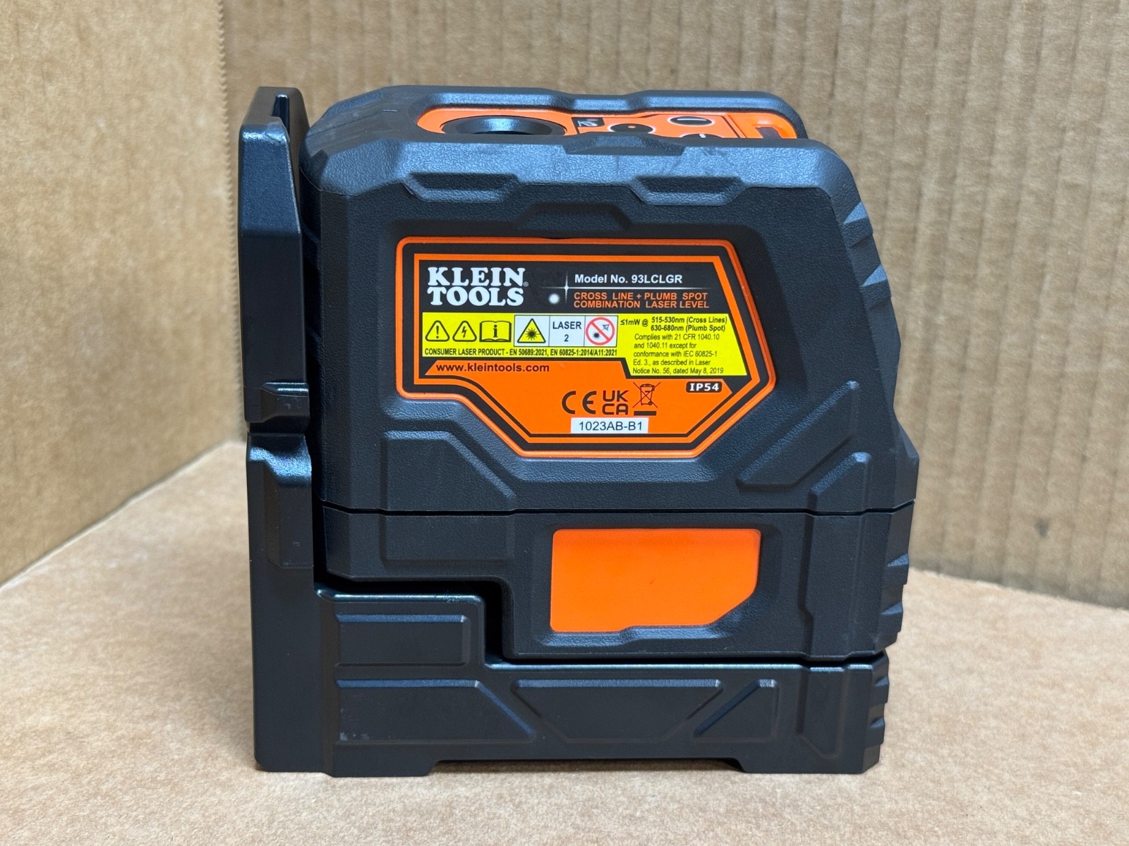 KLEIN TOOLS [93LCLGR] GREEN CROSS LINE LASER SELF LEVEL & PLUMB SPOT COMBINATION