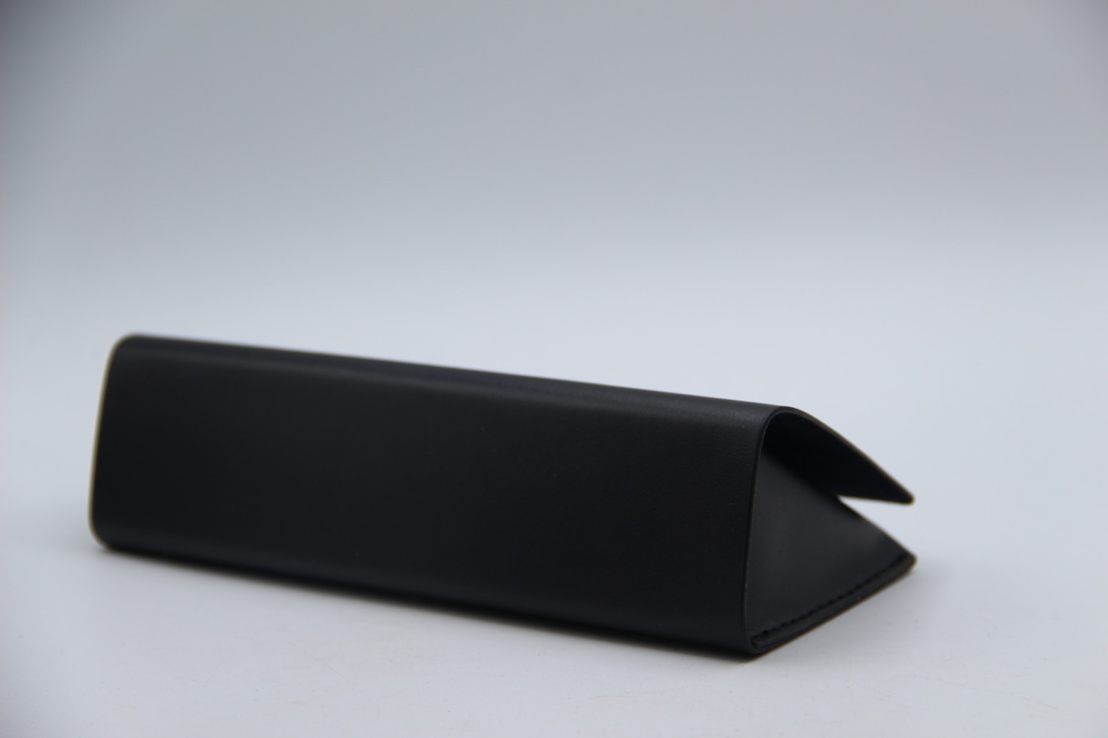 NEW FENDI AUTHENTIC EYEGLASSES BLACK SMALL MAGNETIC CASE CLOTH