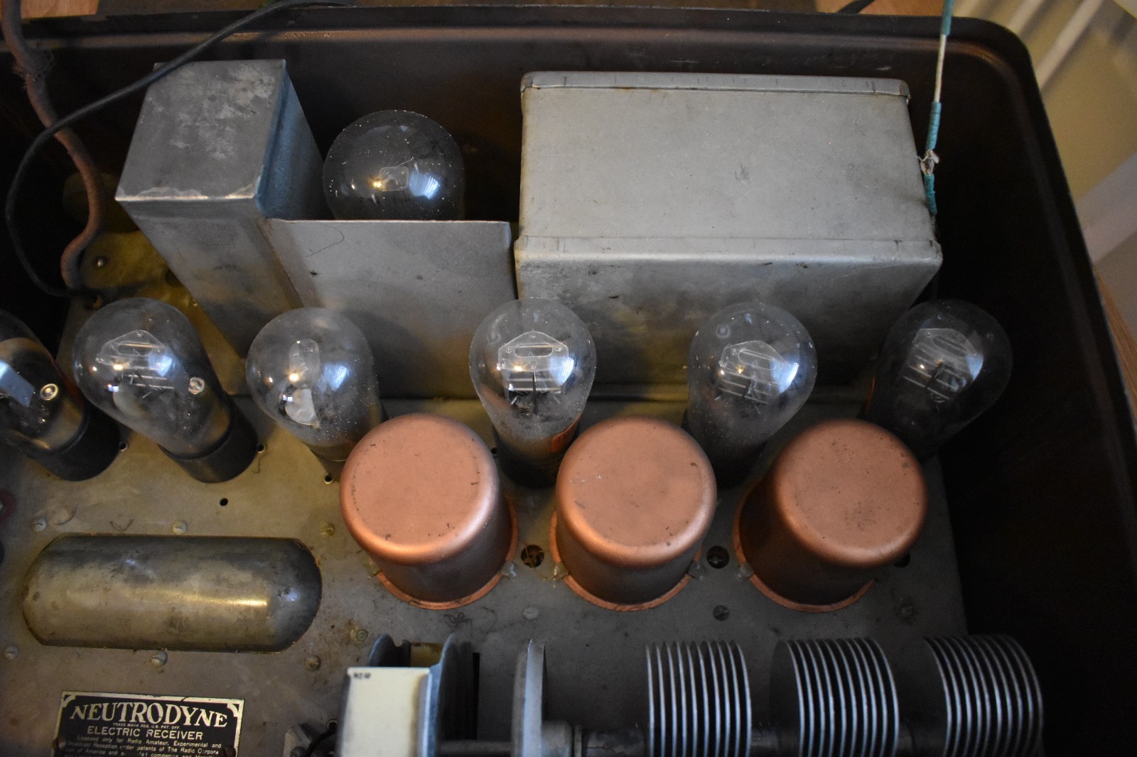 Vintage Neutrodyne Elec Recvr Breadbox Radio All tubes + Frost Fones 161 headset