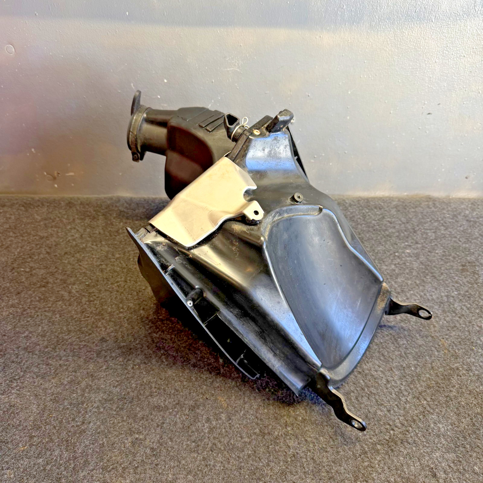 06-07 Honda CRF250r OEM AIRBOX AIR CLEANER INTAKE BOOT FILTER HOUSING ASSEMBLY