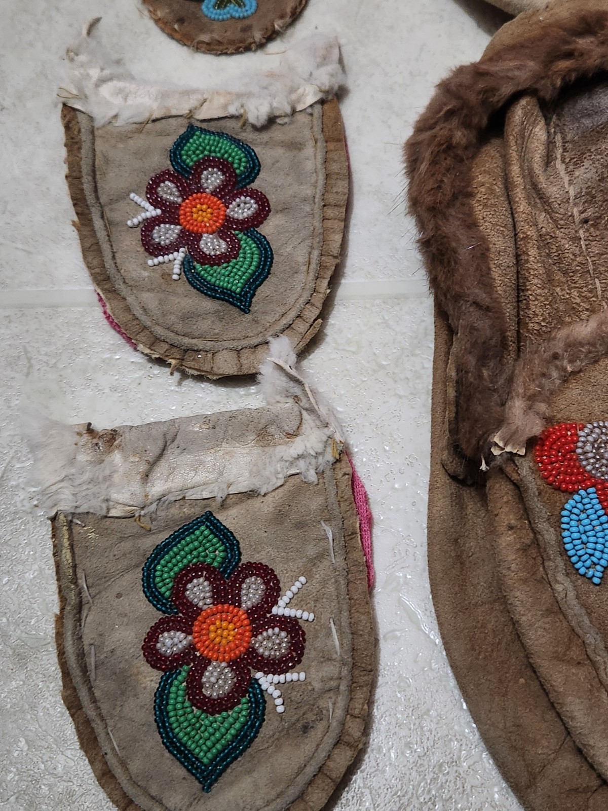 LOT OF 7 PAIRS BEAUTIFUL VINTAGE NATIVE AMERICAN BEADED MOCCASINS