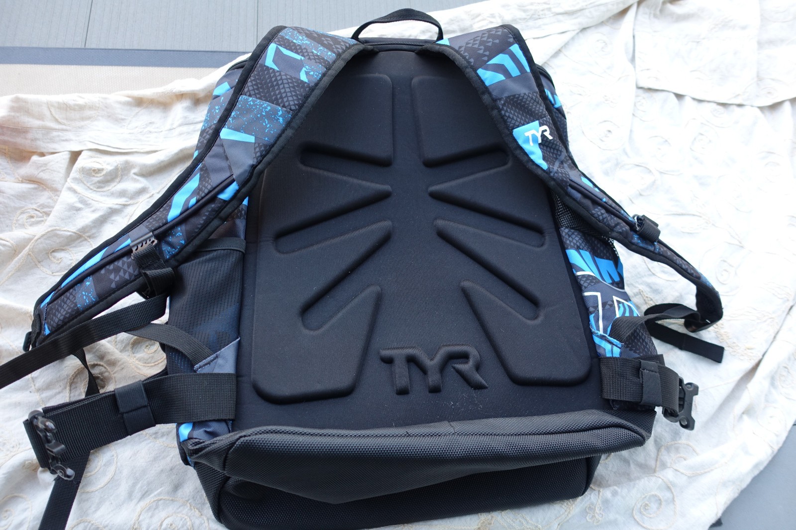 New TYR Alliance 45L Oversized Backpack Gym & Pool Bag - Swimming -Triathlon