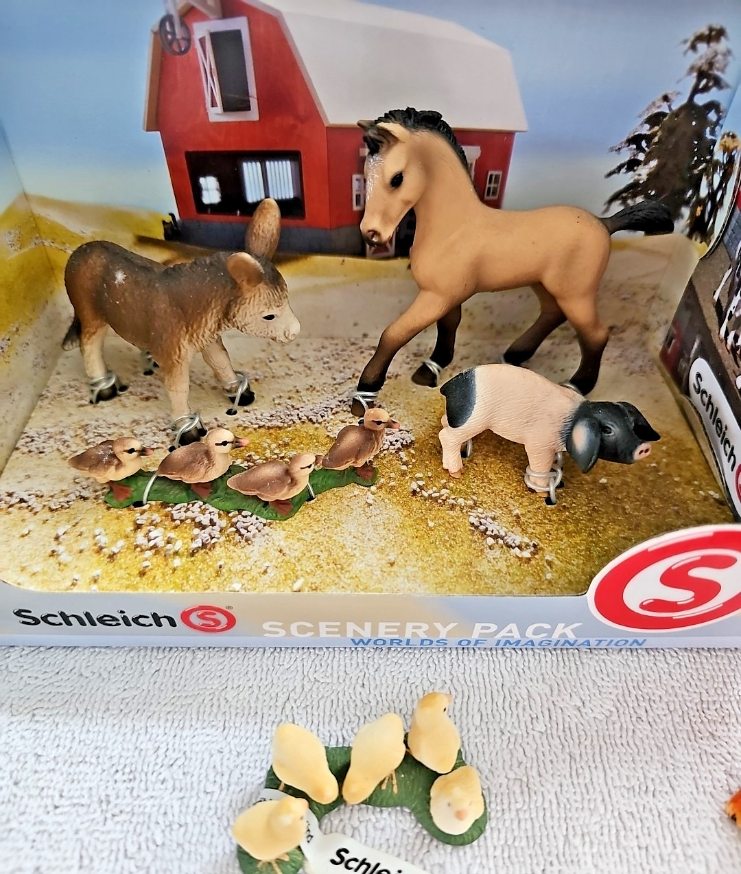 Schleich Scenery Pack Farm Animals + Chickens + Tiger + Leppard