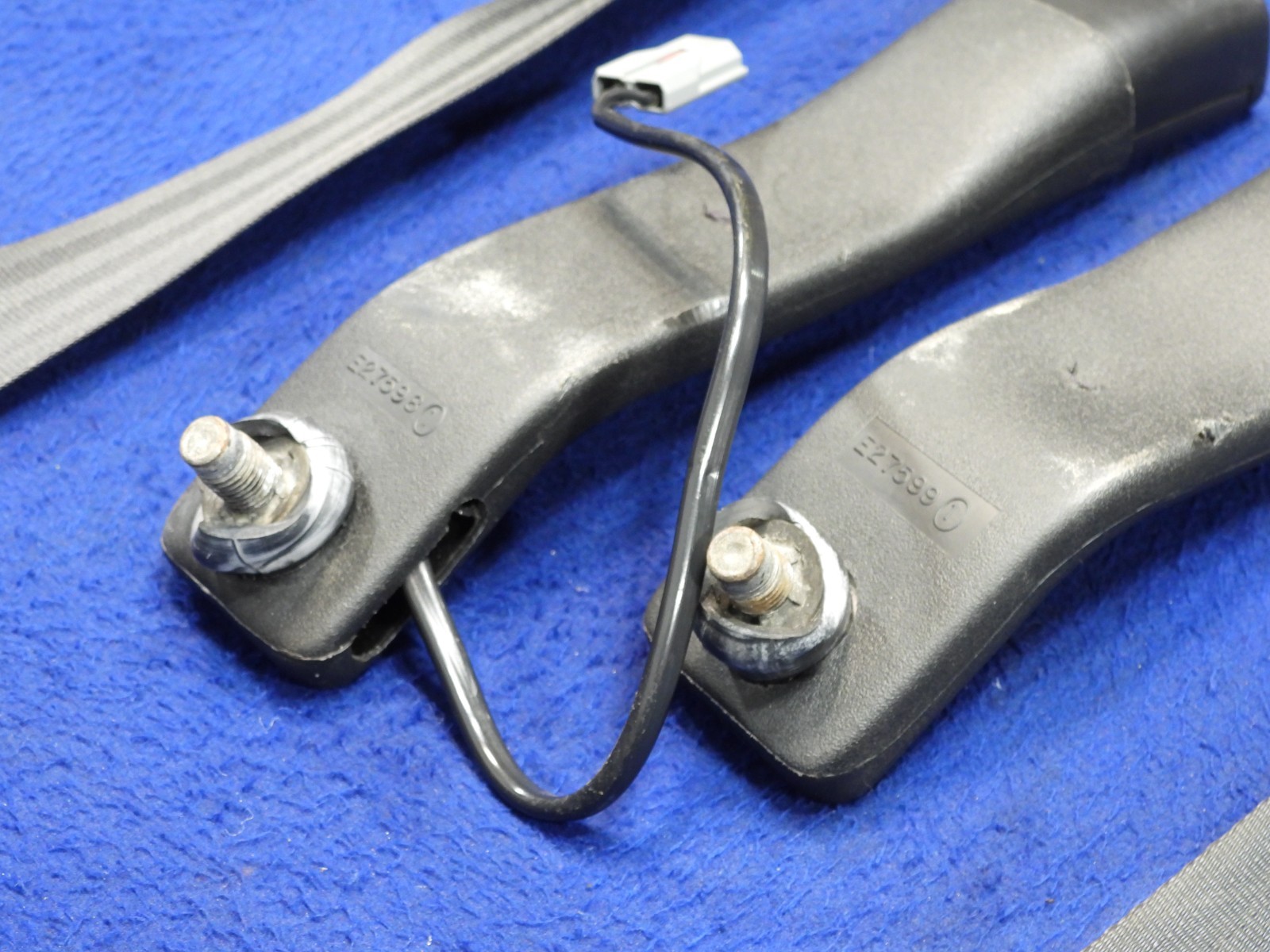 97 1997 Ford Mustang Convertible Gray Front Seatbelt Set Seatbelts OEM E48