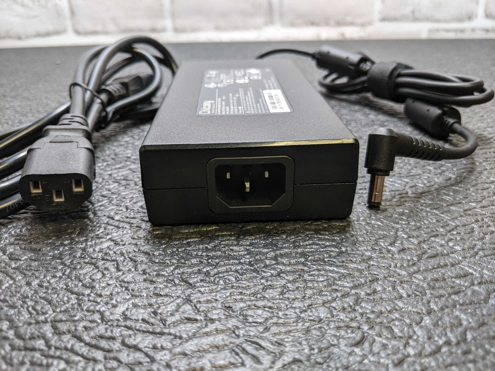 NEW Chicony AC Adapter A17-230P1A 19.5V DC 11.8A 230W MSI Clevo Gigabyte 5.5mm