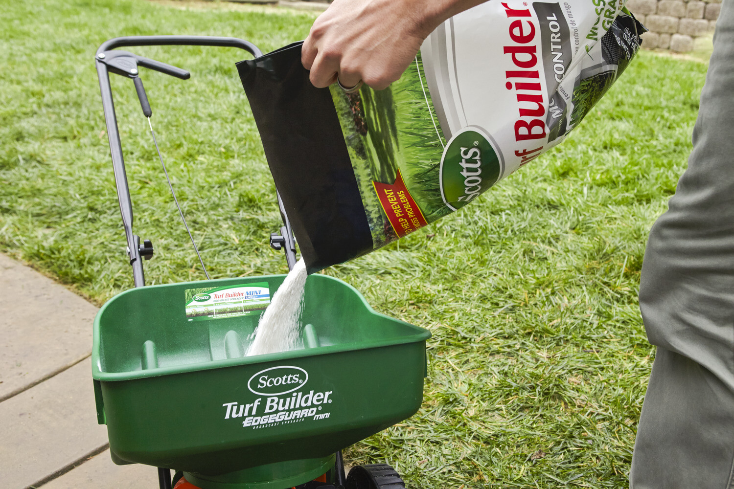 Scotts Turf Builder with Moss Control 50 lbs. Covers 10,000 sq. ft.