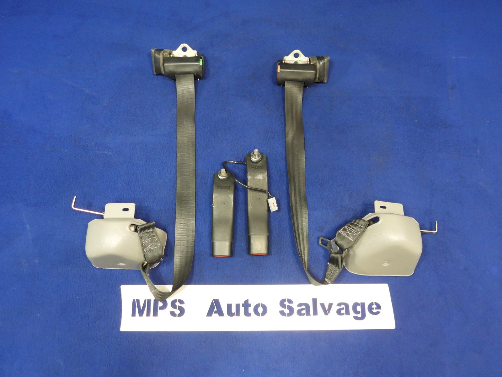 97 1997 Ford Mustang Convertible Gray Front Seatbelt Set Seatbelts OEM E48