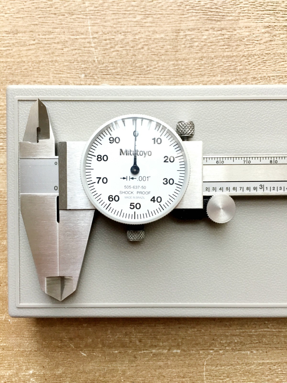 Mitutoyo Dial Caliper 6" Calibrated 505-637 .001" 6” With Case Made In JAPAN New