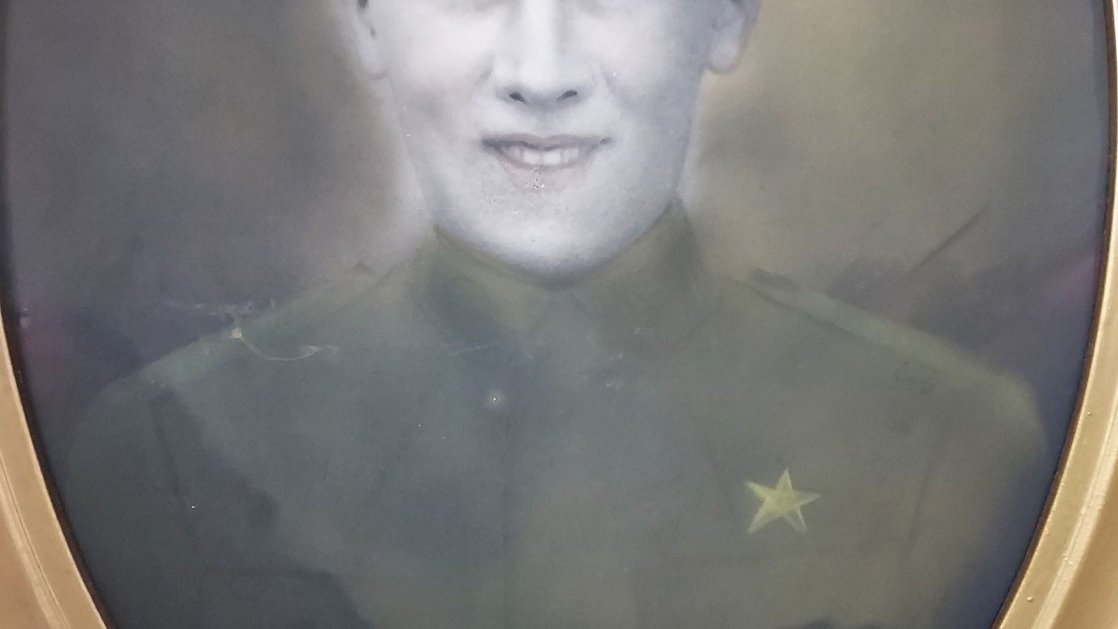 WWI Soldier General's Staff Star Military Frame Oval Bubble Glass