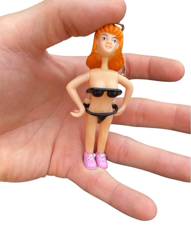 Saucy Suzie Flashing Stripper Keychain – Funny Adult Gag Gift Peepshow Toy