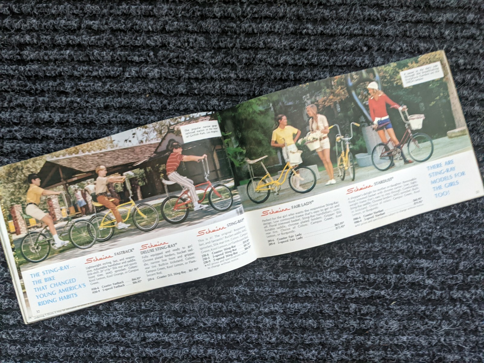 Schwinn 1972 Original Bicycle Sales Catalog~Bikes-Paramount-Stingray 72