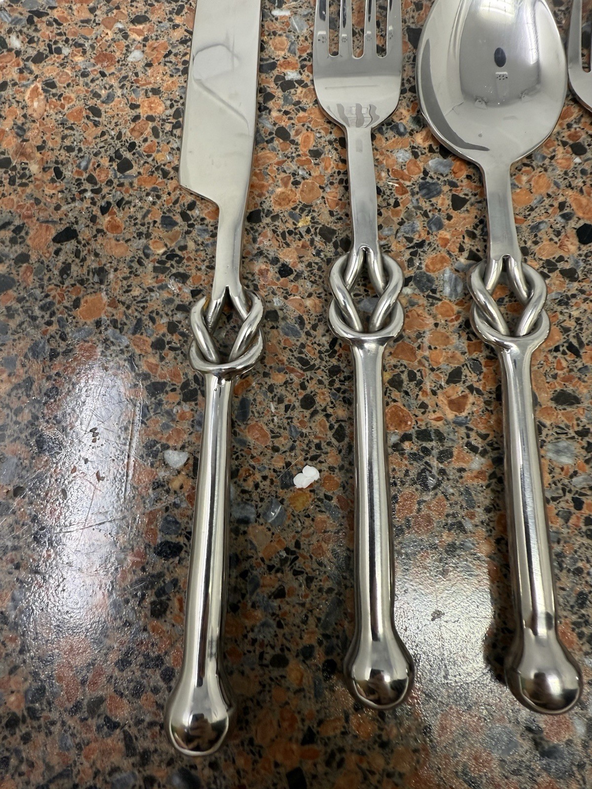 Elyon Forged Reef Knot Reflective 5 Piece stainless Flatware Place setting 18/8