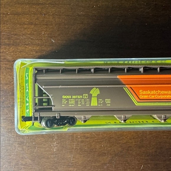 Model Power N Scale Set of 4 Hopper Freight Cars (New)