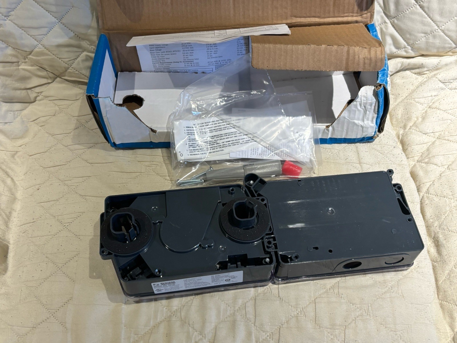 System Sensor D4120 4 Wire Photoelectric Duct Smoke Detector NEW DAMAGED BOX