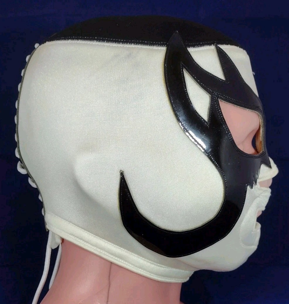Universo 2000. CMLL, AAA. Professional Mask in White and Black...