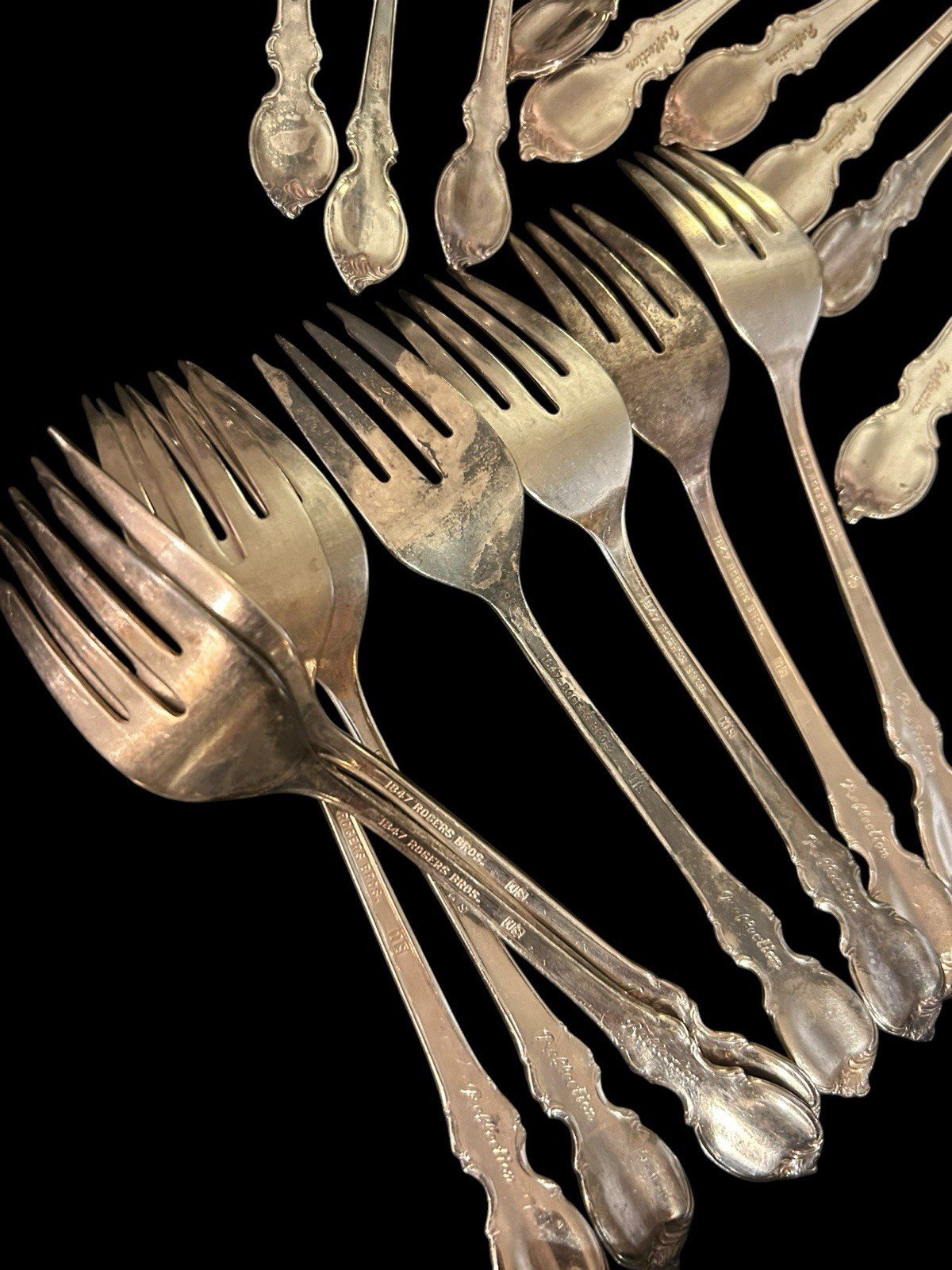 32 Pcs Set 1847 Rogers Bros Reflection Silverware Forks Spoons Knives Floral