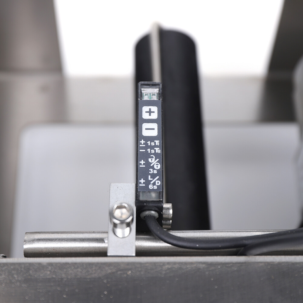 Professional Bottle Labeling & Coding Machine Desktop Semi-auto Bottle Labeller