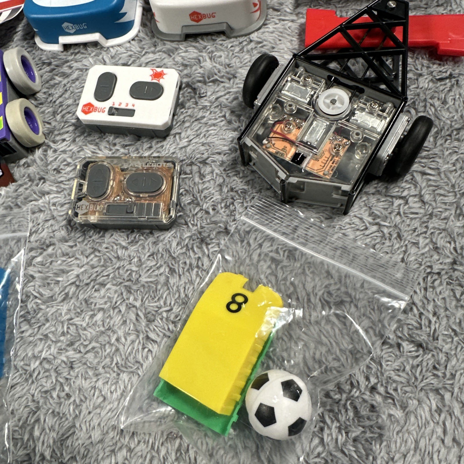 Lot 4 HEXBUG BATTLEBOTS 2 Remotes Stickers And Soccerballs Robots Toys Learning