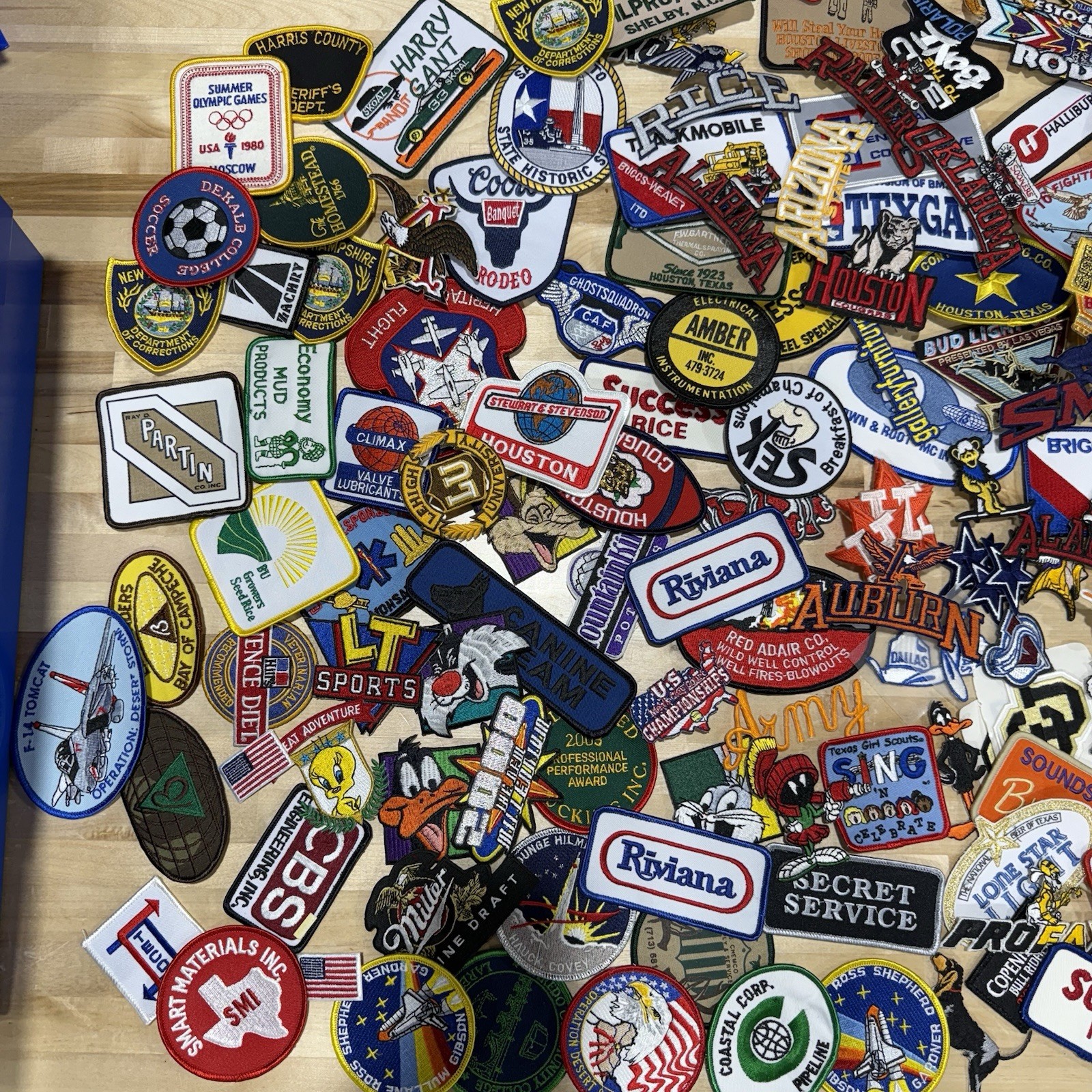 25 lot Random Mix High quality Sew / Iron on Patches Vintage Patches Embroidered