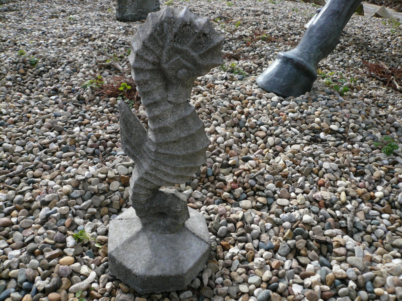 Topper Vintage Cement Concrete Garden Seahorse Statue 11-Inch