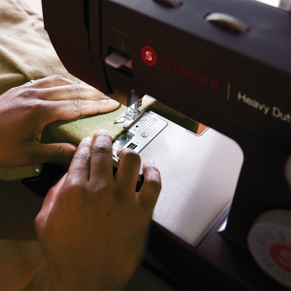 Singer Heavy Duty 4432 Sewing Machine (Black)