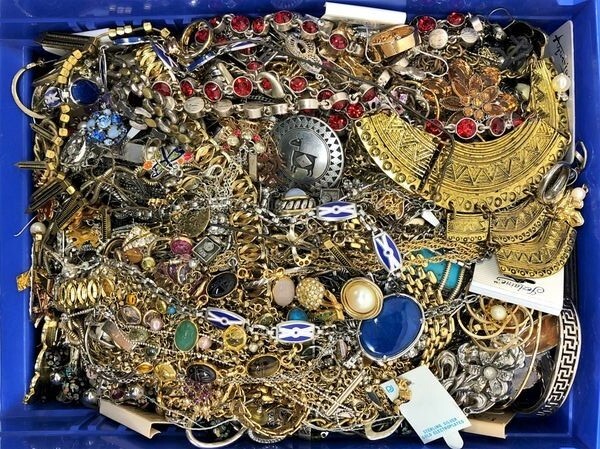 3 Pounds Unsorted Huge Lot VTG Jewelry Vintage New Junk & Wear Resell Tangled In