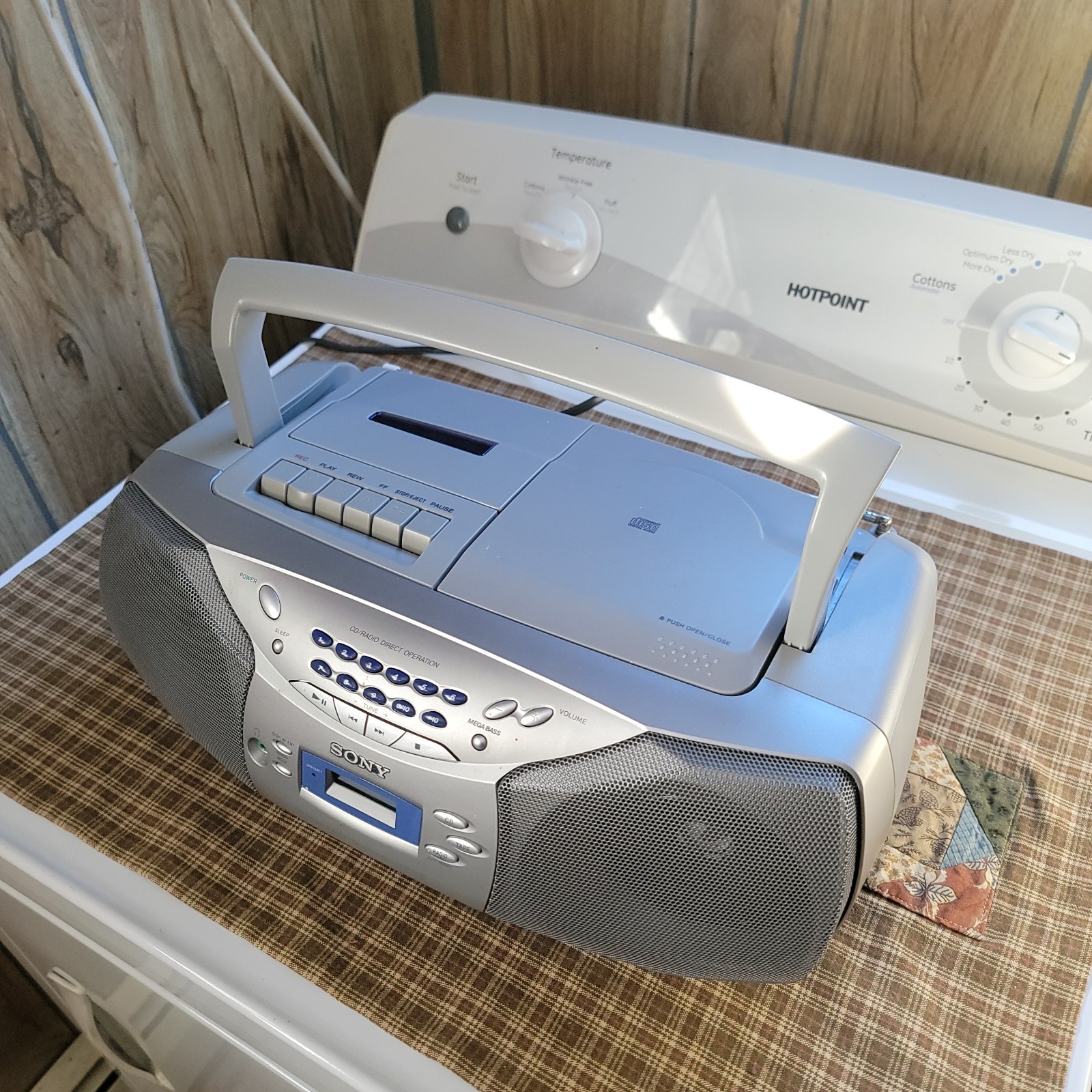 Sony CFD-S26 AM/FM Radio CD Player Dosnt Work Sounds Great And Clean Radio