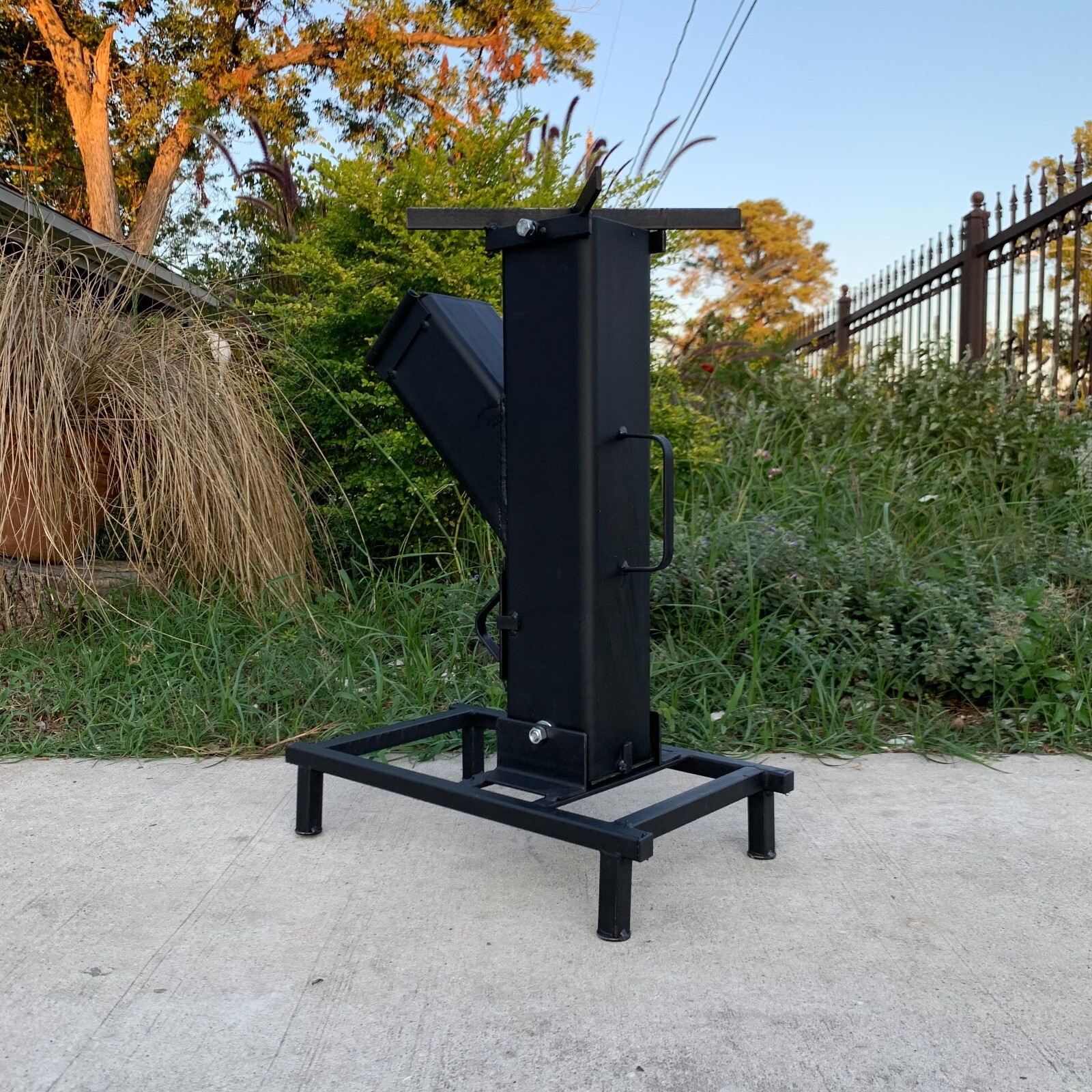 LAREDOS BLACKSMITHS PORTABLE ROCKET STOVE 2YRS WARRANTY