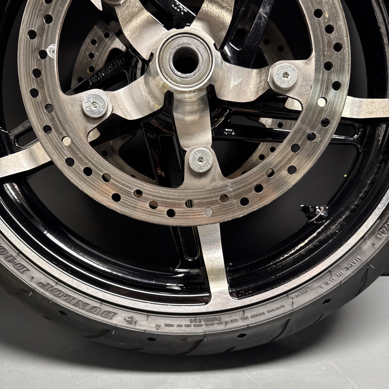 HARLEY TOURING HELIX 19x3.5 FRONT WHEEL ROTORS TIRE 43300926 41500158A 43100045