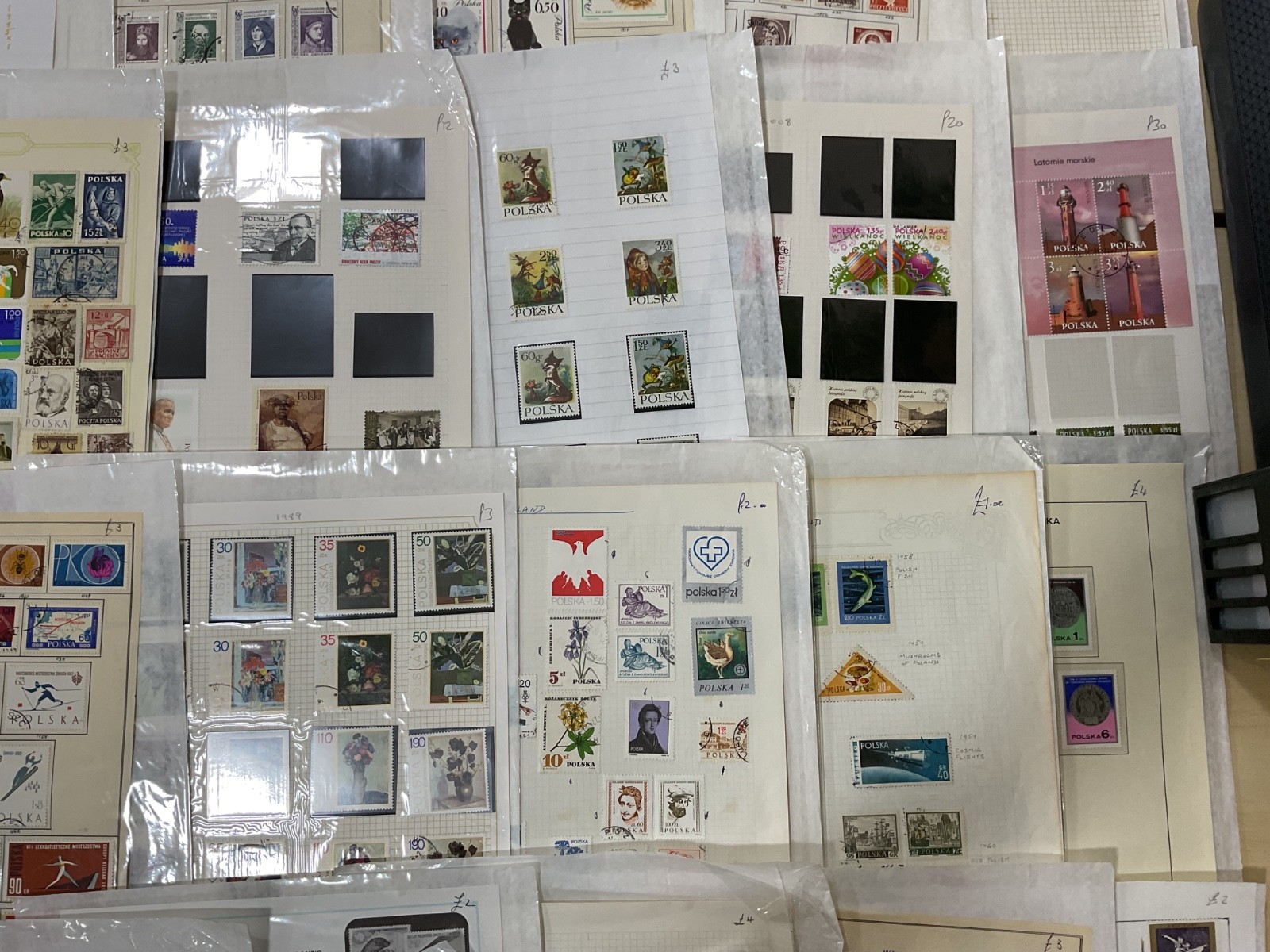 Poland stamps. Ex dealer leaves. Mint/Used. Vintage to modern. 1.8kg G101