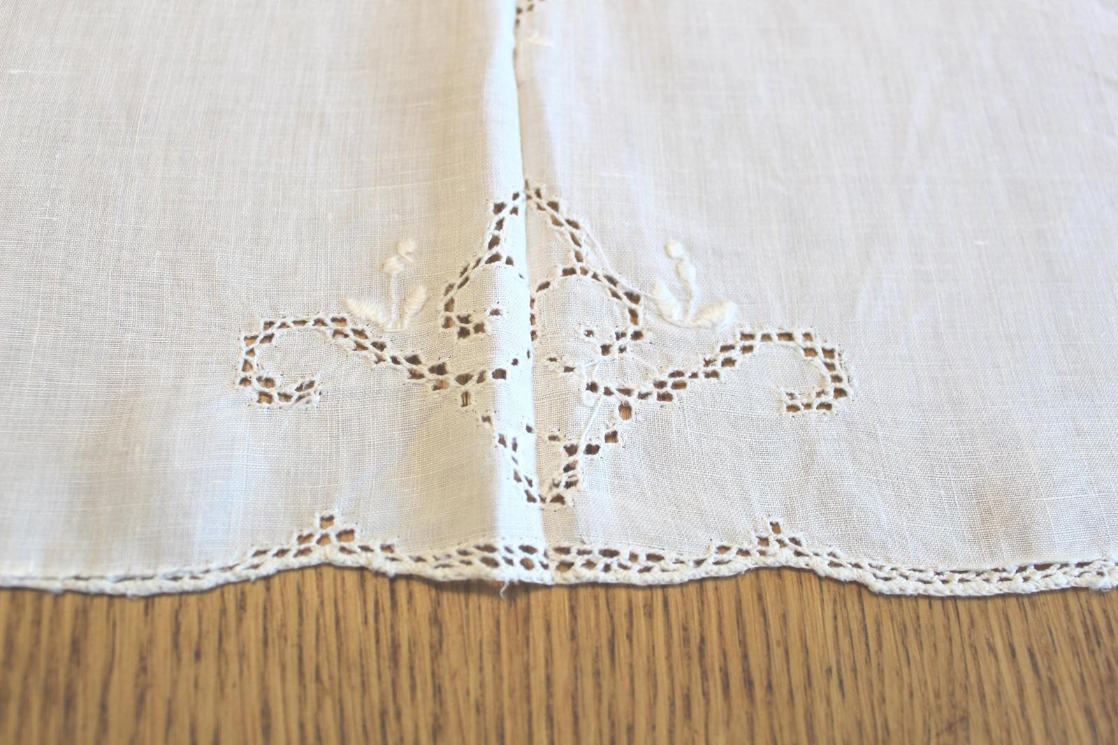 Irish Linen Tablecloth Drawnwork Embroidery