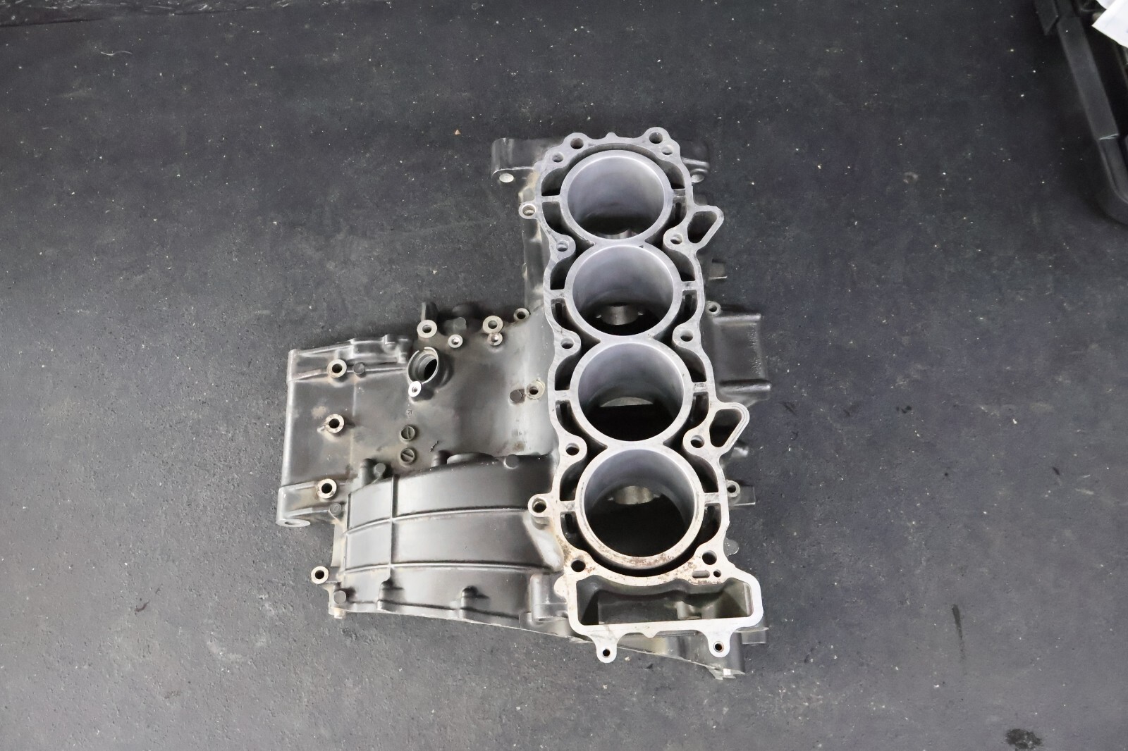 HONDA 2007 CBR1000RR CBR1000 ENGINE CYLINDER MOTOR BLOCK UPPER CRANKCASE