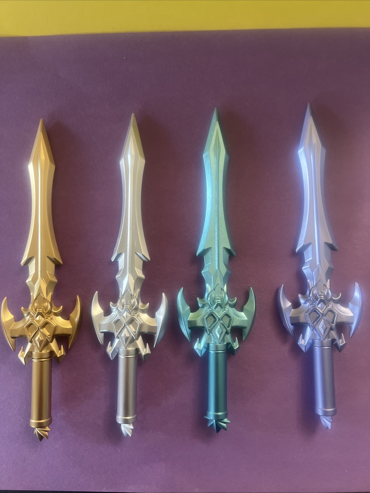 4 Black Felt Tip Skull Sword Pens