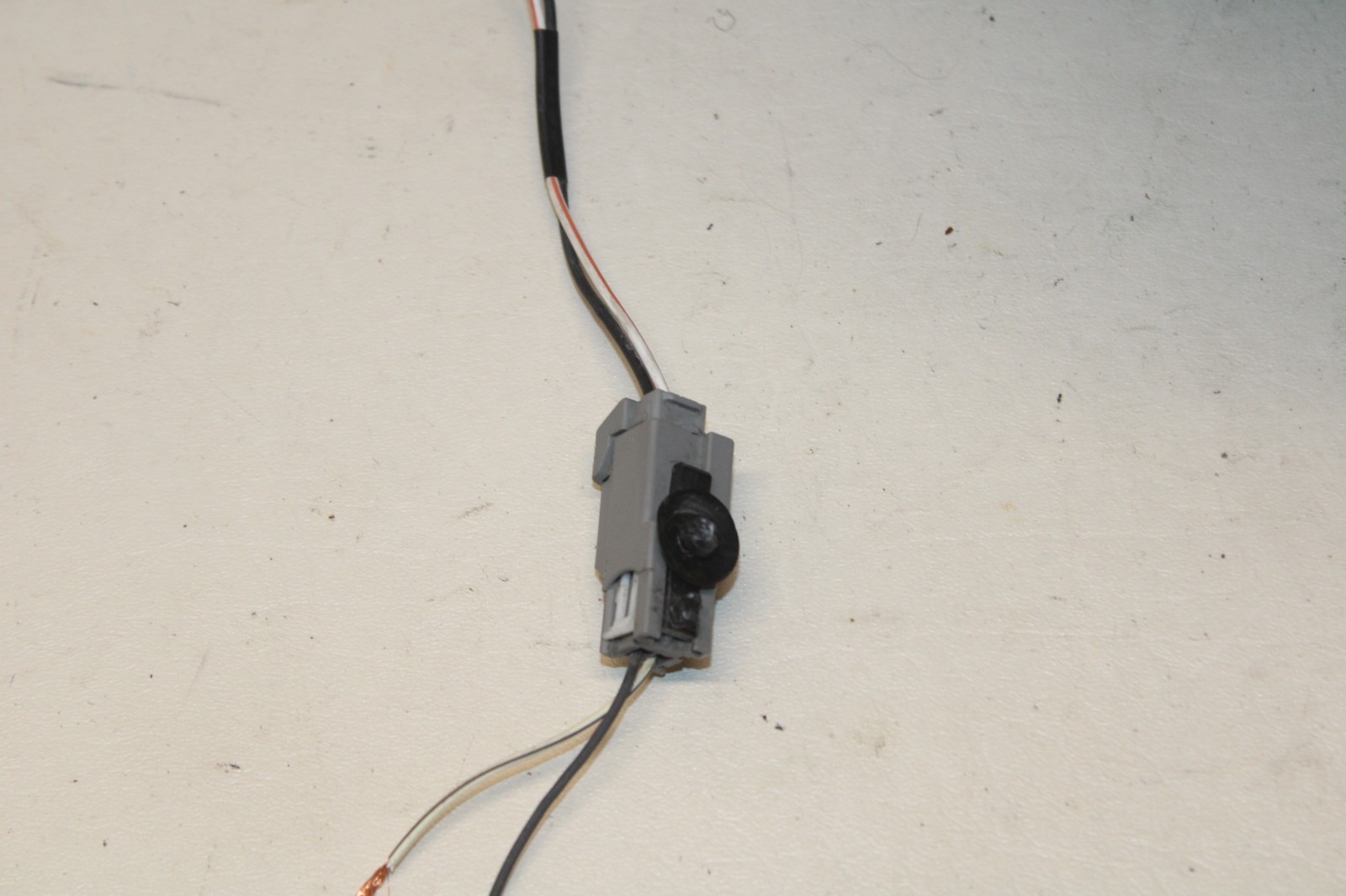 07-18 JEEP WRANGLER REAR SPARE TIRE BRACKET CARRIER THIRD BRAKE LIGHT 55397217