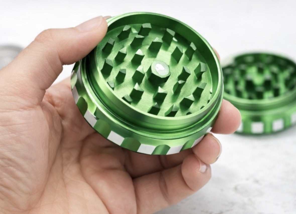 4pc Aluminum Spice Tobacco Herb Grinder 2.5” Magnetic Top Mesh Screen Crusher