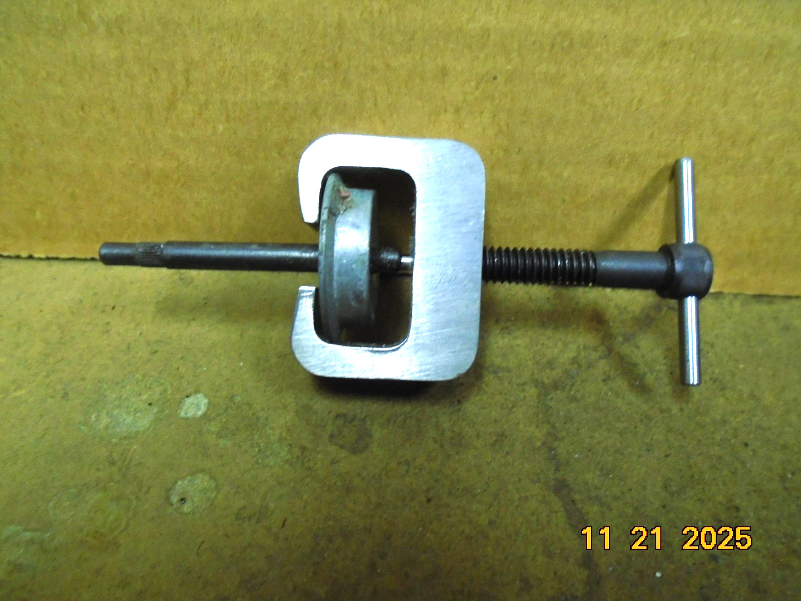 LIONEL SERVICE TOOL ST-311 SMALL WHEEL PULLER HARD STEEL MANY USES SEE PICTURES