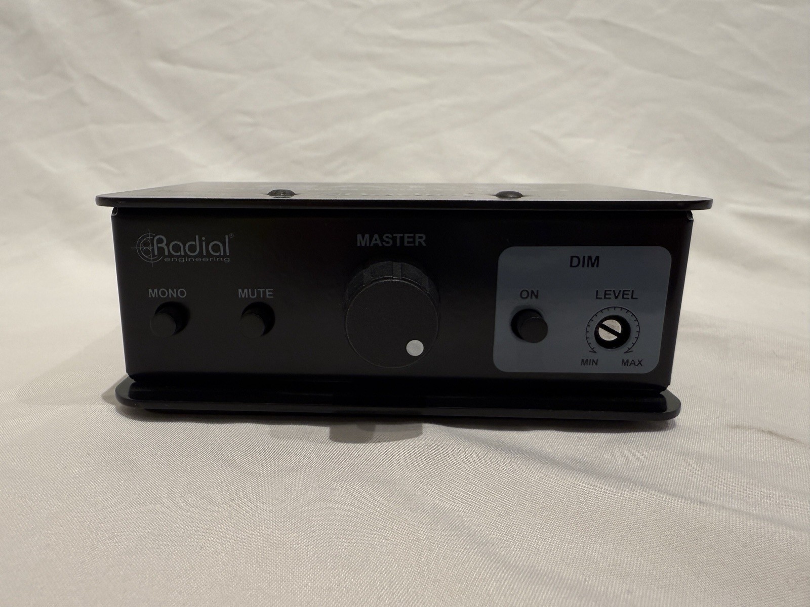 Radial Engineering SAT-2 Stereo Monitor Controller and Audio Attenuator w/ Box