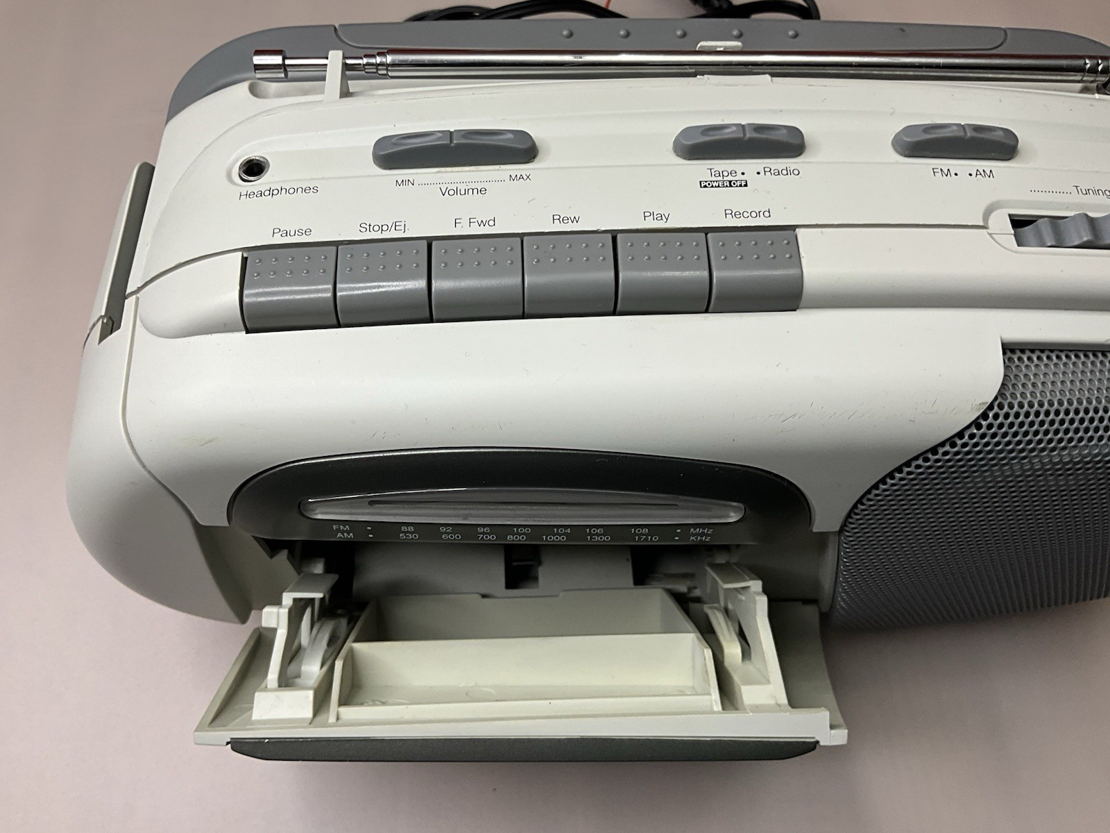 GPX AM/FM Radio Cassette Player Recorder Boombox AC/Battery Tested Worksn