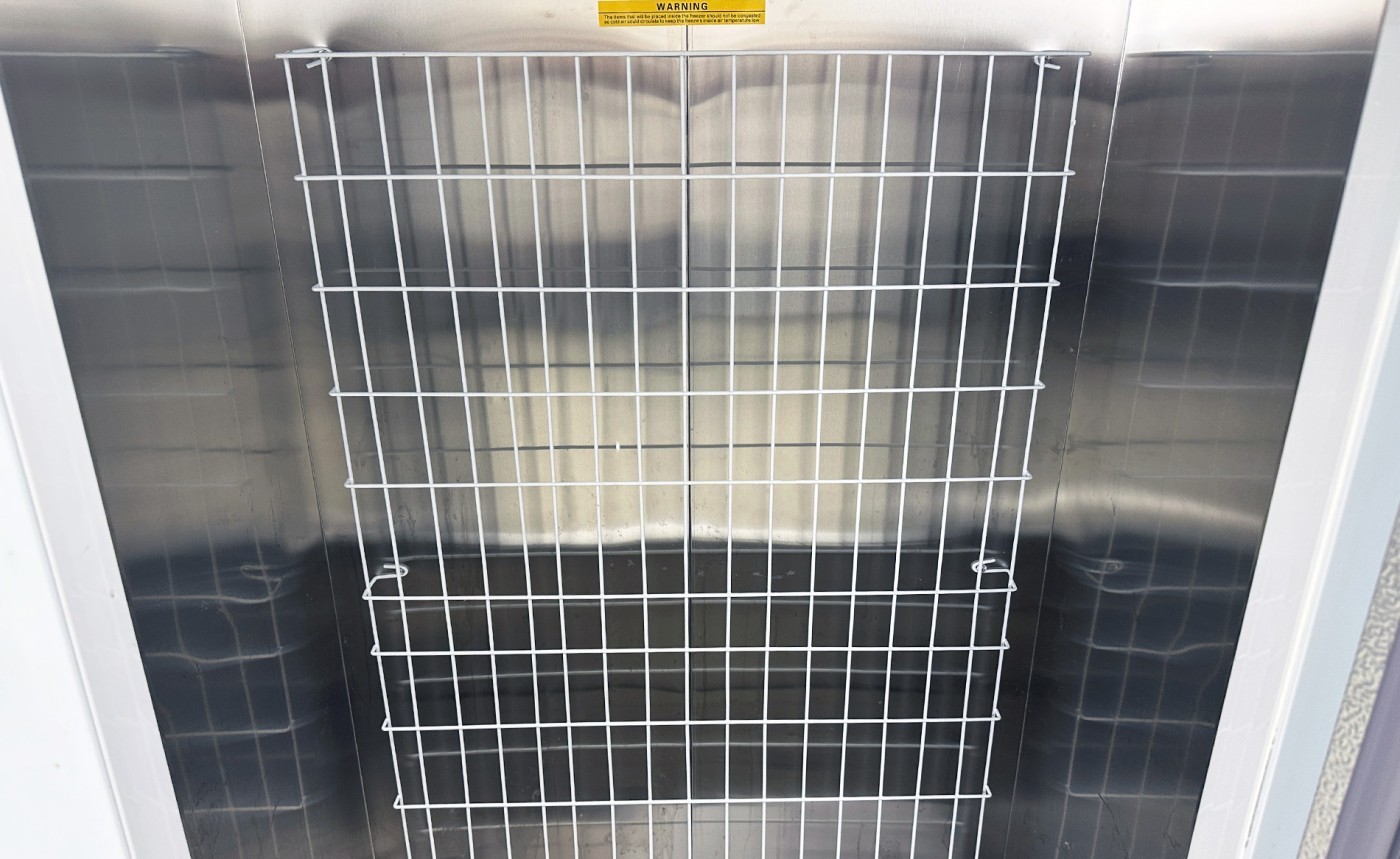 NEW 36" Ice Merchandiser Freezer Insulated 650L 100 Bags Capacity 115V