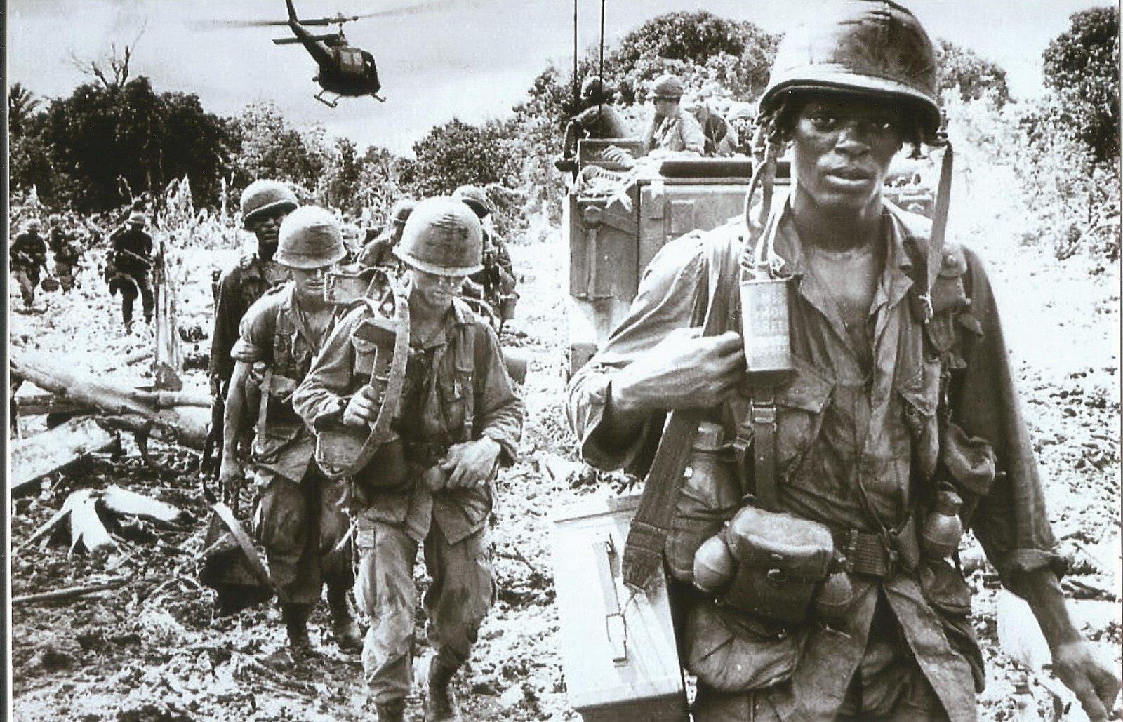 Vietnam  War  Photos --  US Soldiers.