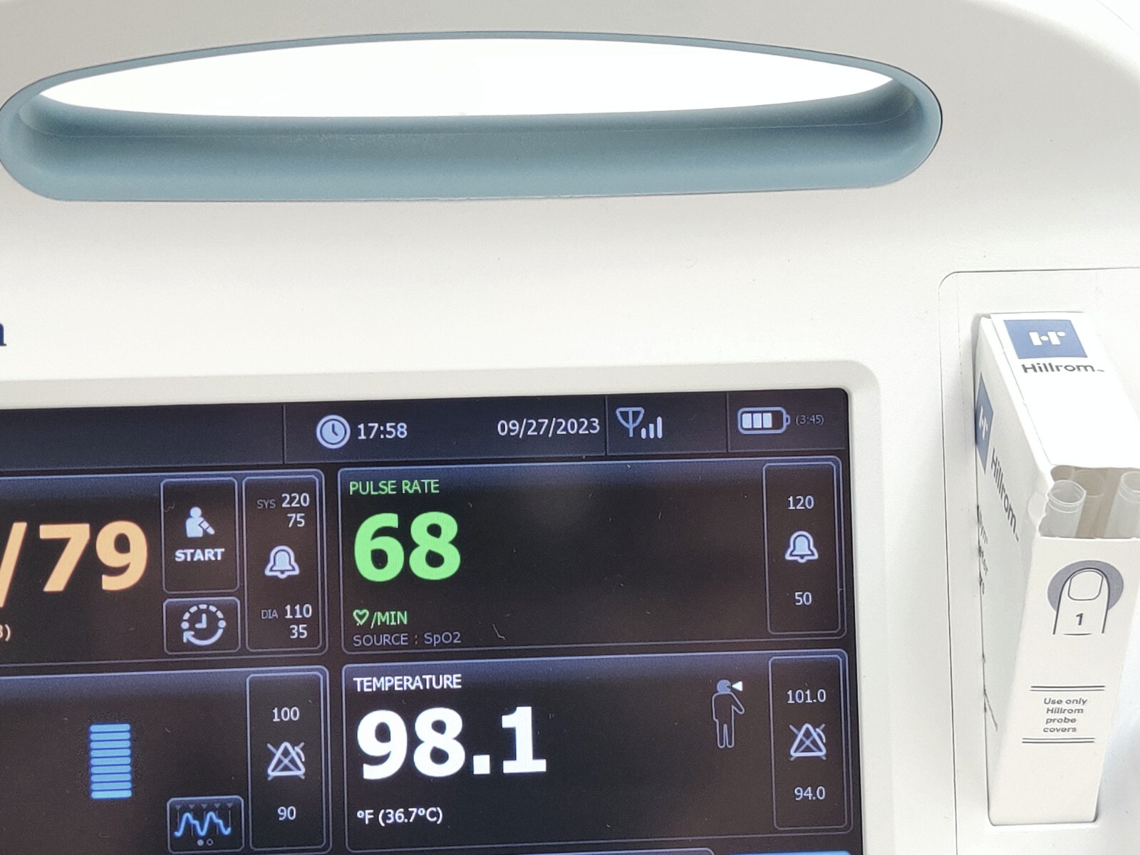 Welch Allyn Connex Vital Sign Monitor 6000 WIFI EMR Conn 65NTXX with Accessories