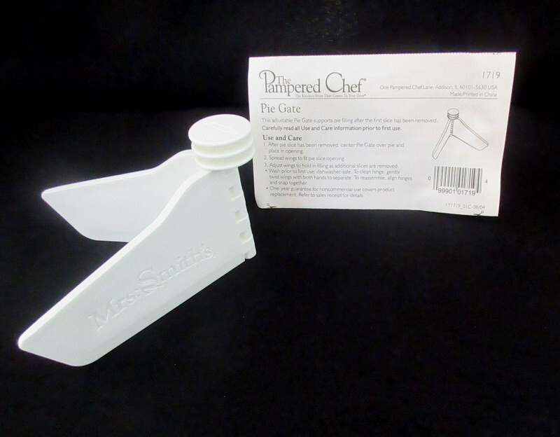Brand New NIP White Pie ~Quiche Stand Gate Keeper Adjustable Holder Keeper Saver